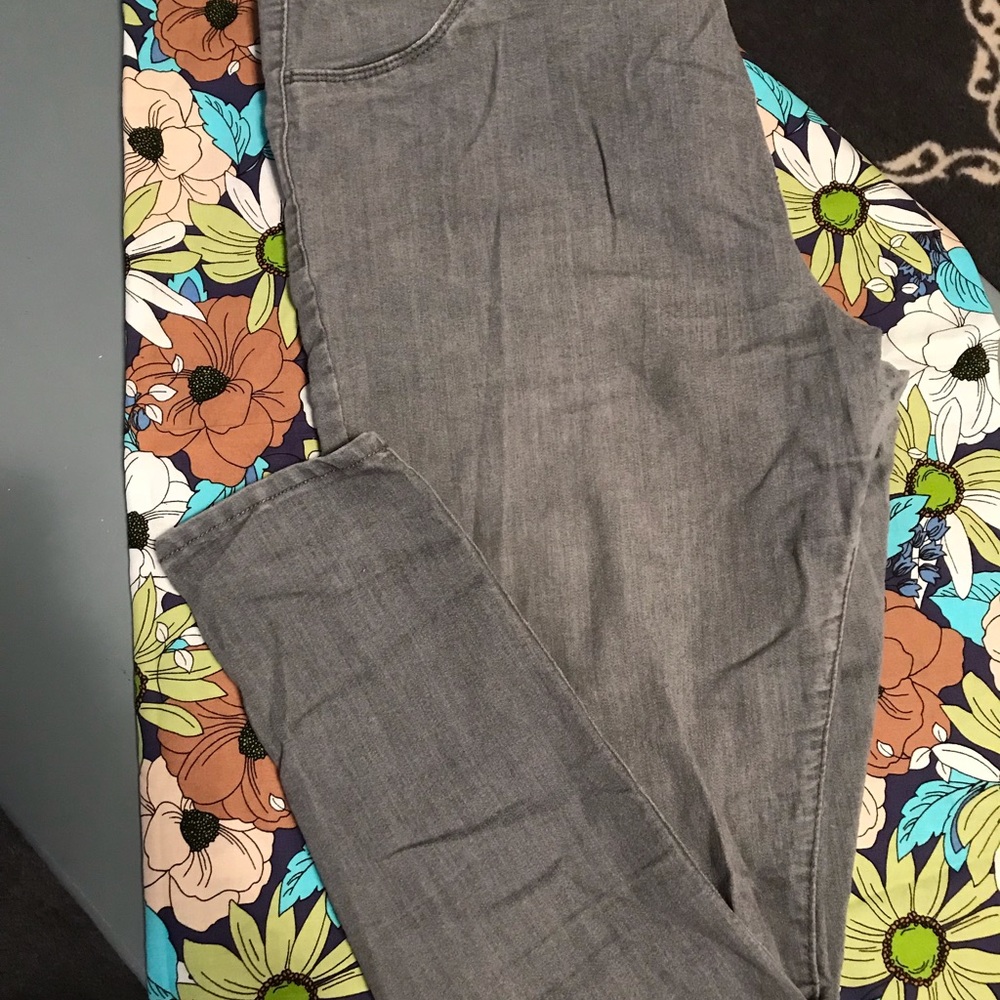 Grey jeggings